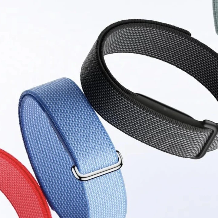 Похоже, у Whoop появился серьёзный конкурент! 

Google выпустила Fitbit Air — минималистичный трекер