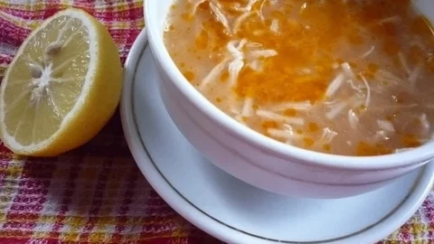 Лимон при подаче добавляет горячему свежую финальную ноту 🍋