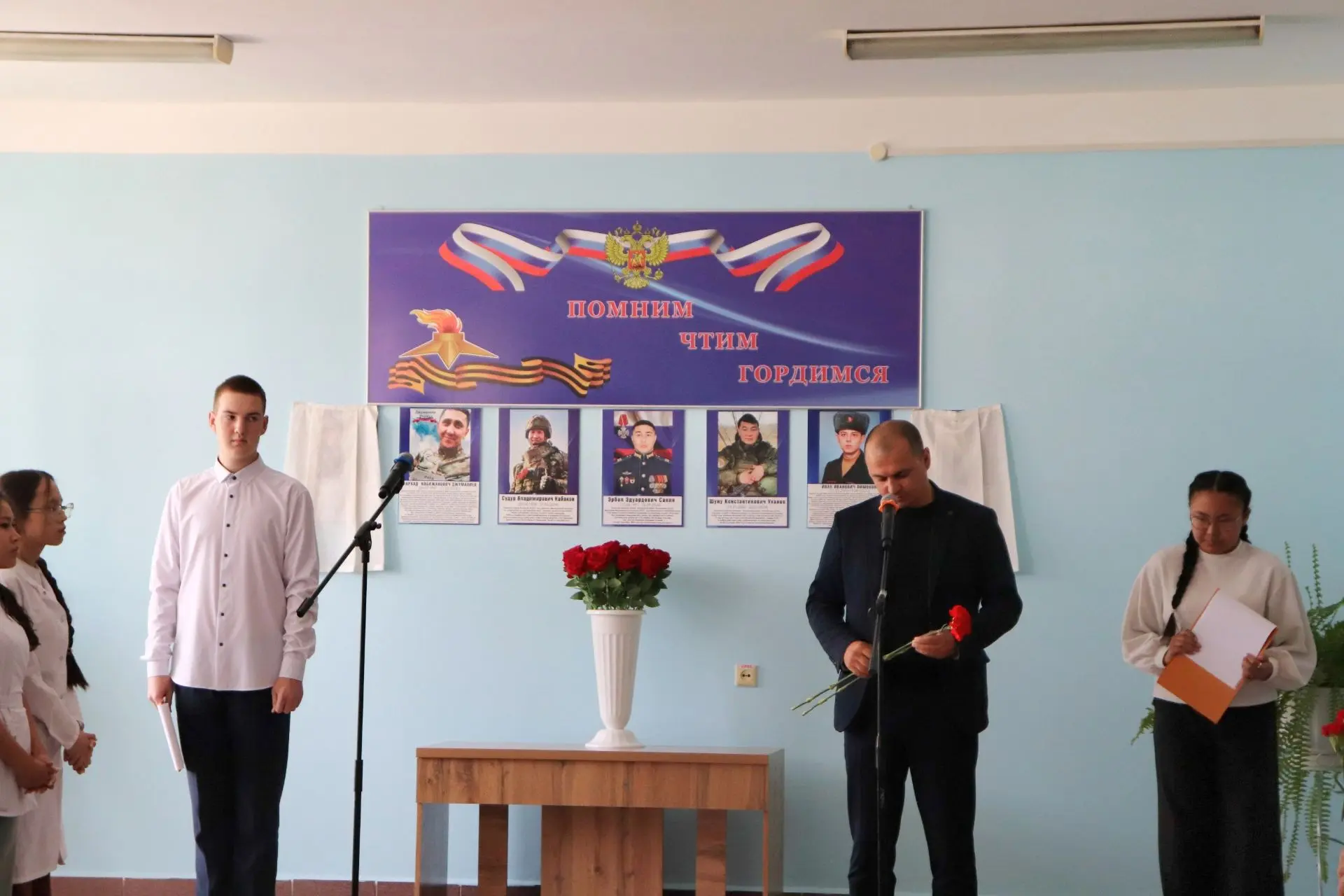 В МЕДИЦИНСКОМ КОЛЛЕДЖЕ ОТКРЫЛИ ПАМЯТНЫЕ ДОСКИ В ЧЕСТЬ АМАДУ СУЛЬЯНОВА И ВЯЧЕСЛАВА КУЗНЕЦОВА

Сегодня