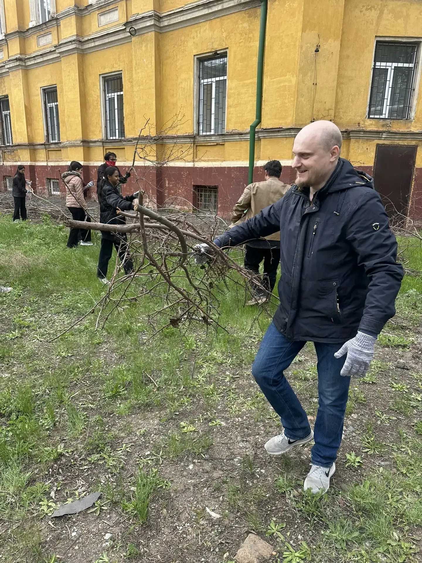 Более 500 мешков мусора собрали вокруг корпусов университета на субботниках  С начала апреля на терр