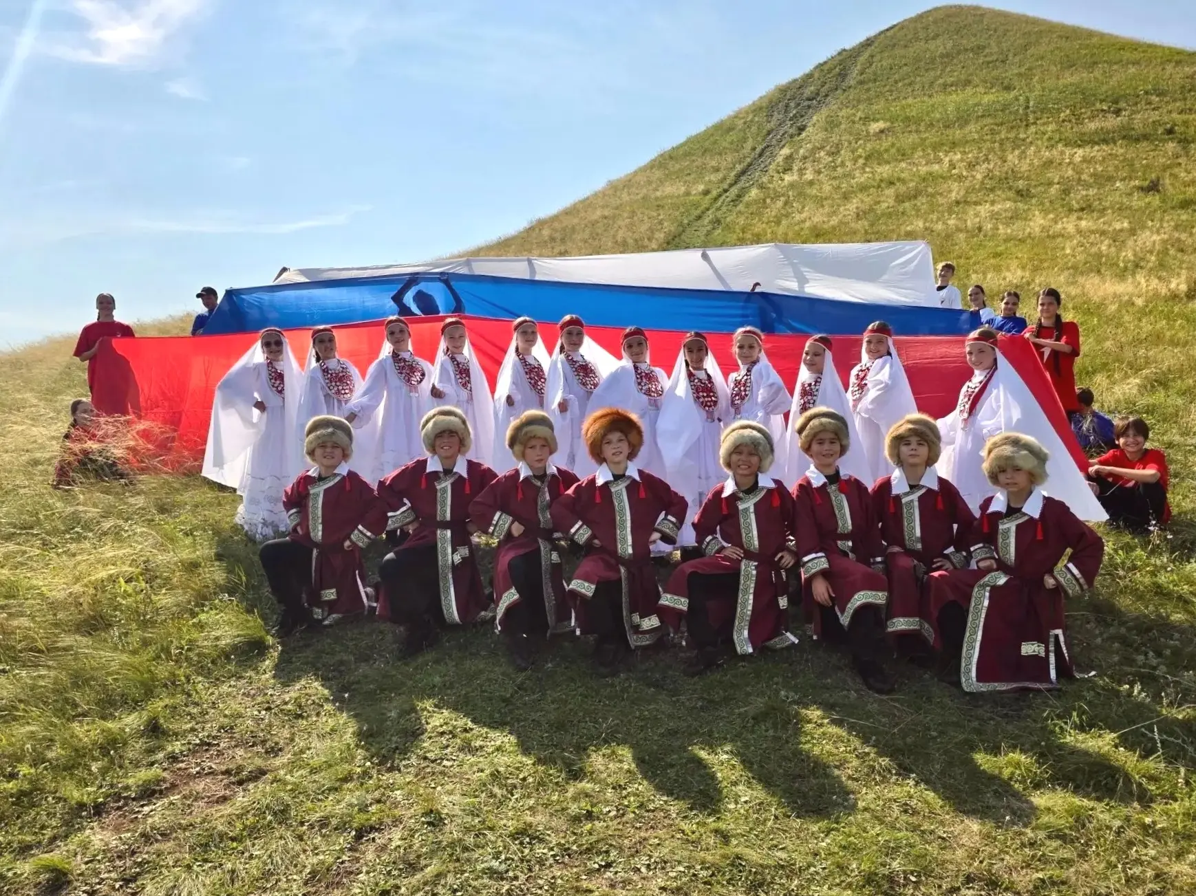 Сегодня День флага России! Пусть вечно он развевается по ветру и будет предметом гордос...