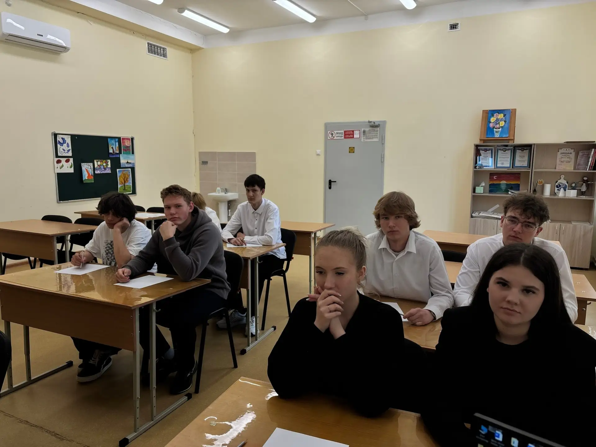 🎨10 июня в Малокурильском ДК прошел мастер-класс по живописи «Моя Родина», приуроченный к празднова