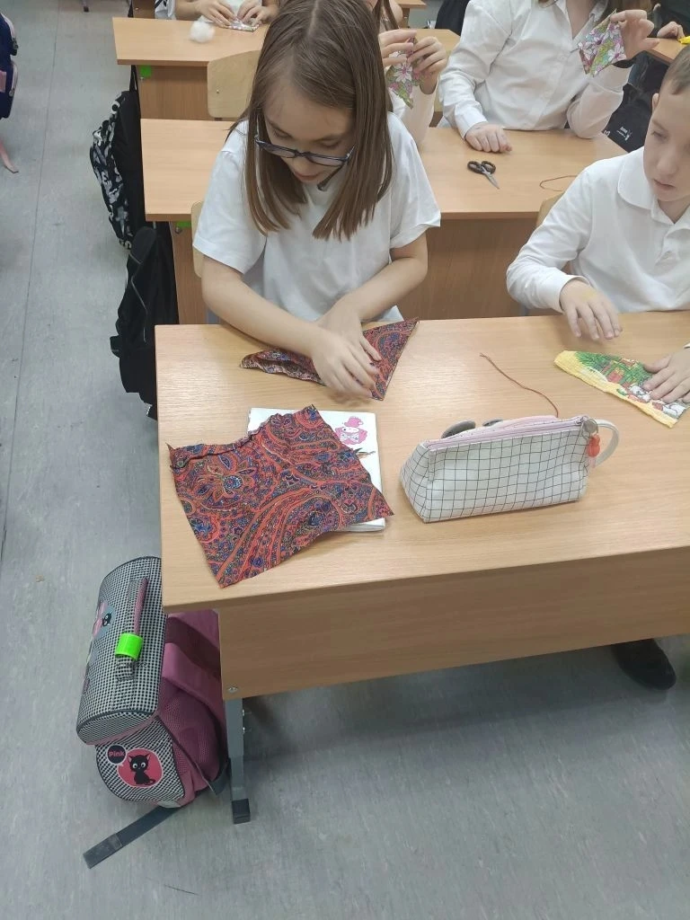 Весну нужно позвать! Именно так и поступили ученики 4 «Г» класса вместе с «Движением Первых». 🗣️🌸  Р