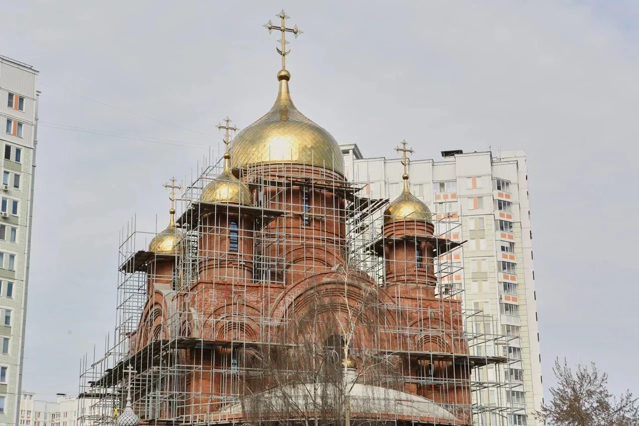 Вместе с Единой Россией Балашихи провели субботники на территориях наших православных храмов.  По ин