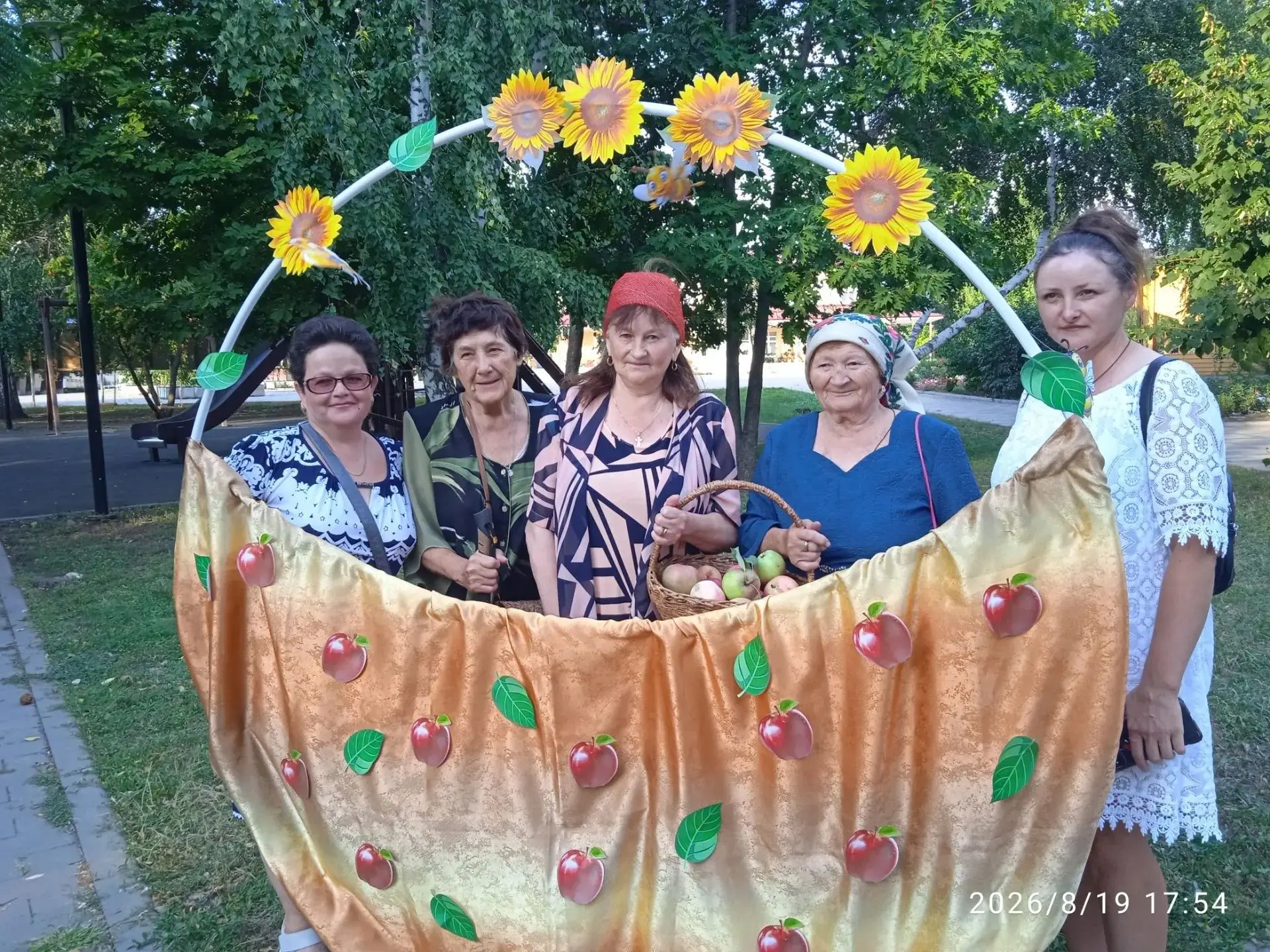 В рамках программы «Активное долголетие» прошло мероприятие Спас провожаем – осень встр...
