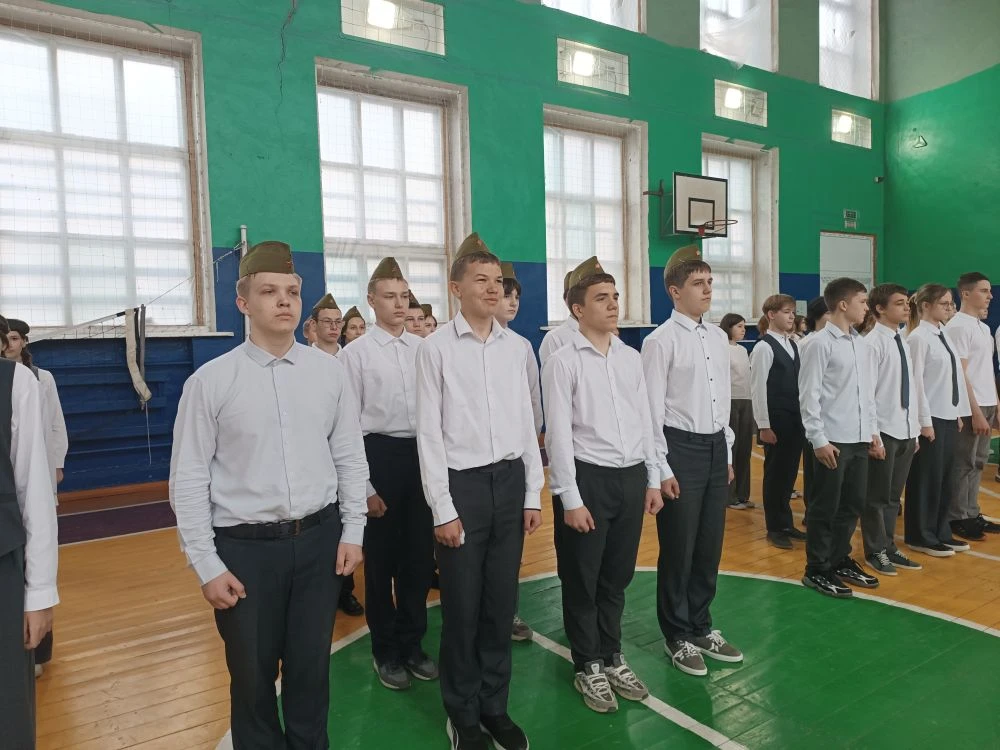 🇷🇺Смотр строя и песни: атмосфера единства и гордости!  В нашей школе прошёл этап смотра строя и песн