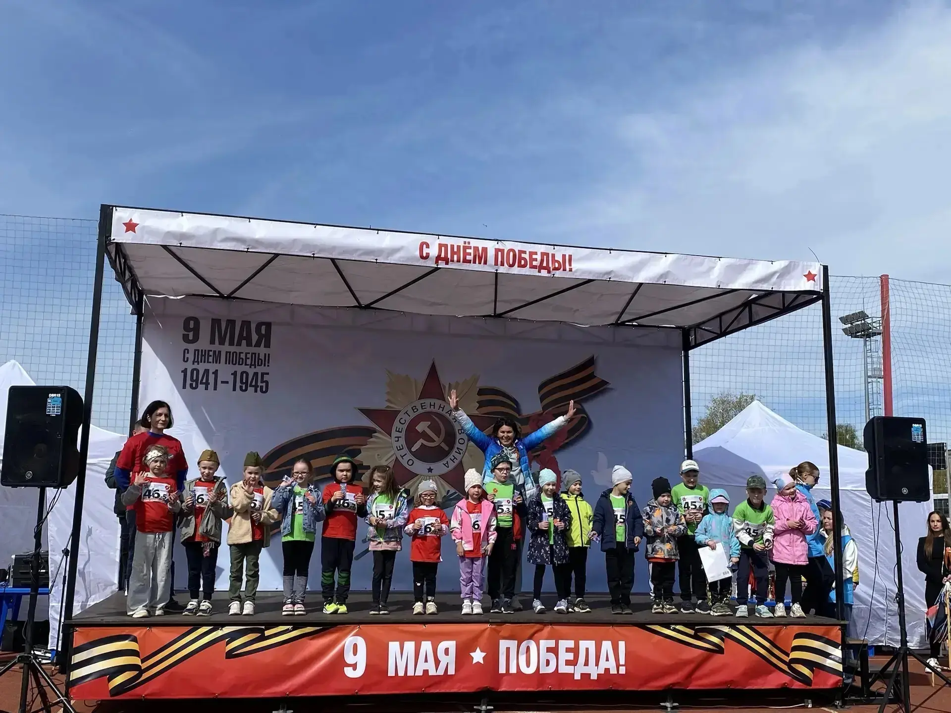 Воспитанники подготовительных к школе групп нашего сада - «Чебурашка», «Белоснежка» и «Радуга» приня