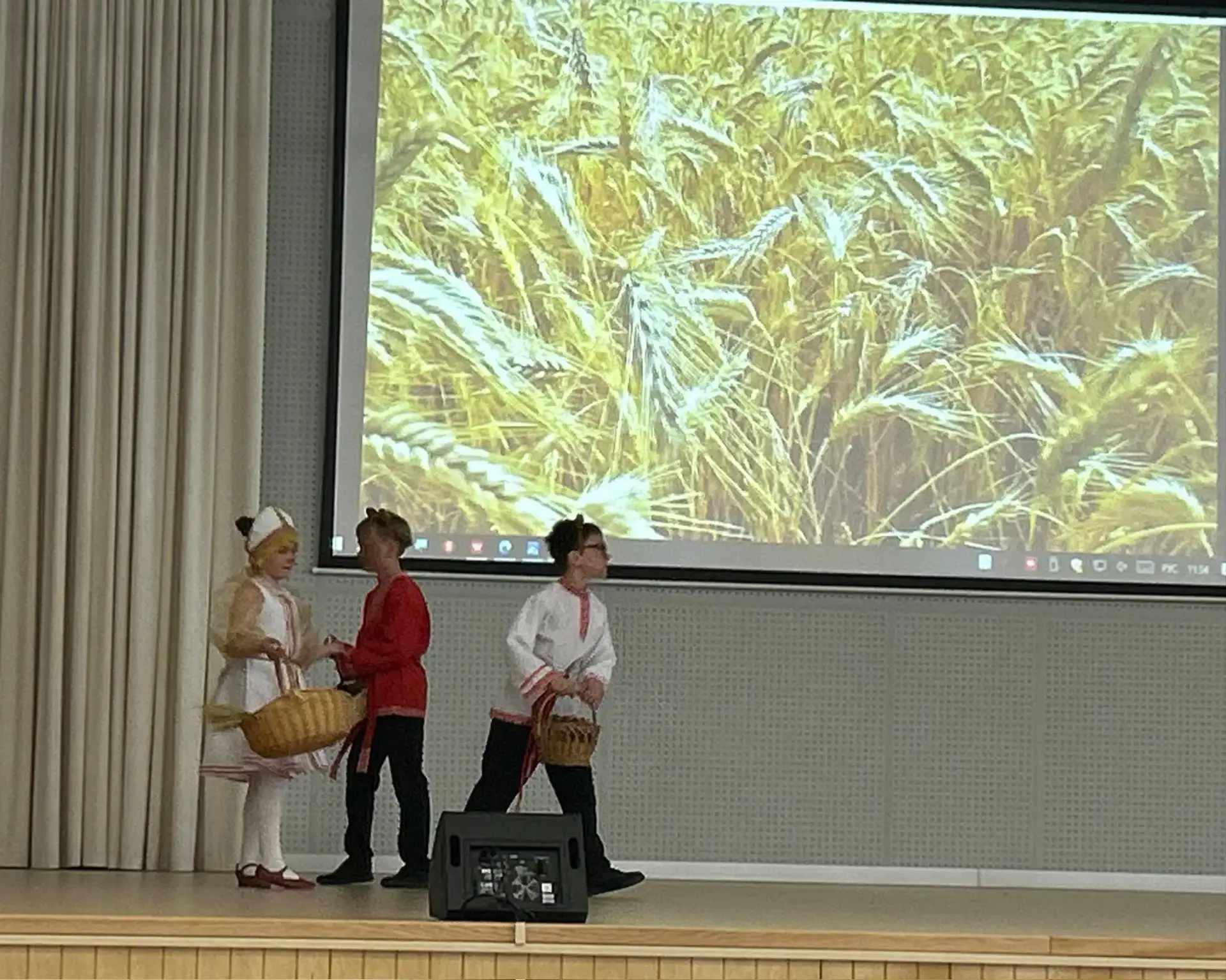 🇷🇺 Фестиваль «В дружбе народов — единство России» набирает обороты! 💥  3 классы открыли новую главу 