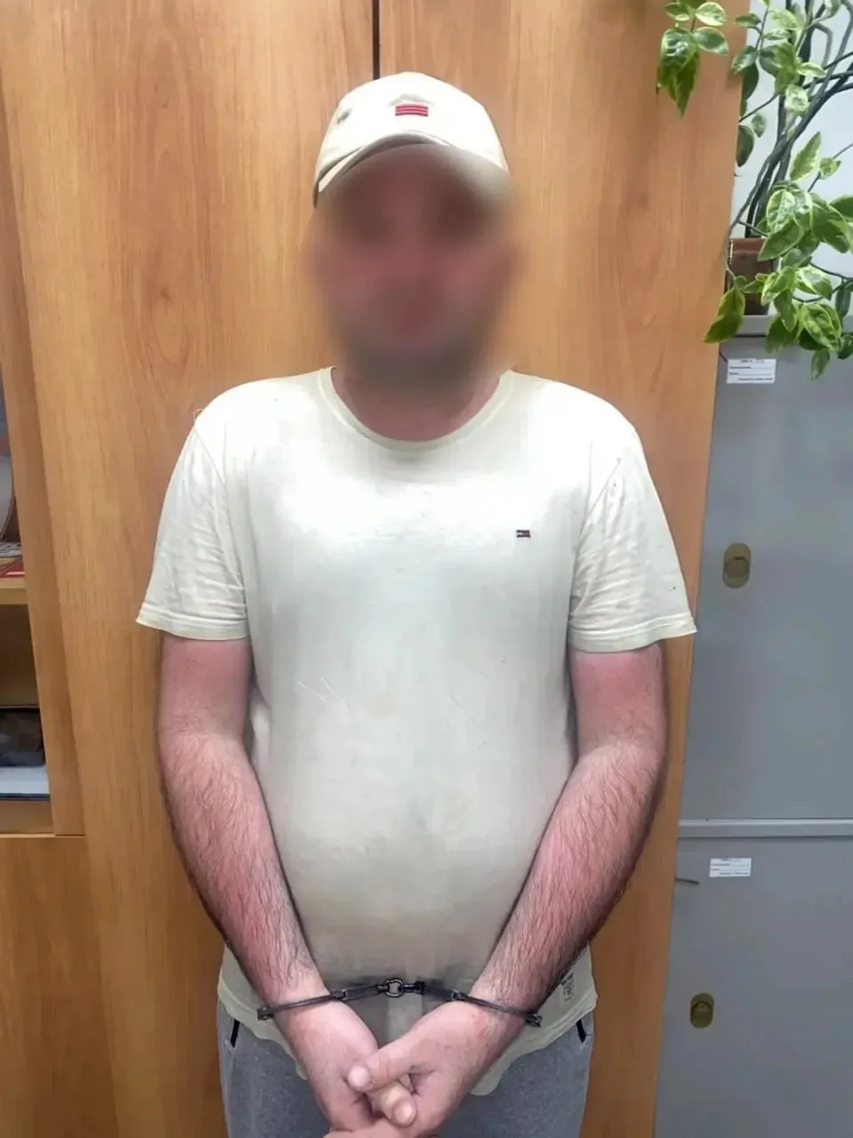 Нашли того мужчину, который напал на школьницу в лифте в Тюмени 

Задержанным оказался житель Нижнев
