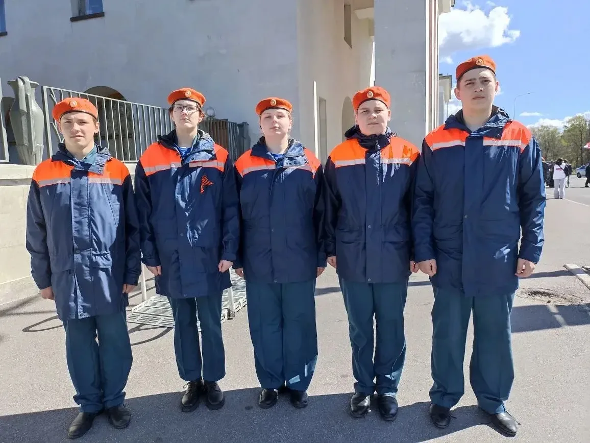 🎗️ПАМЯТИ ПАВШИХ БУДЬТЕ ДОСТОЙНЫ🎗️ 6 мая на Пискаревском мемориальном кладбище прошла ежегодная город