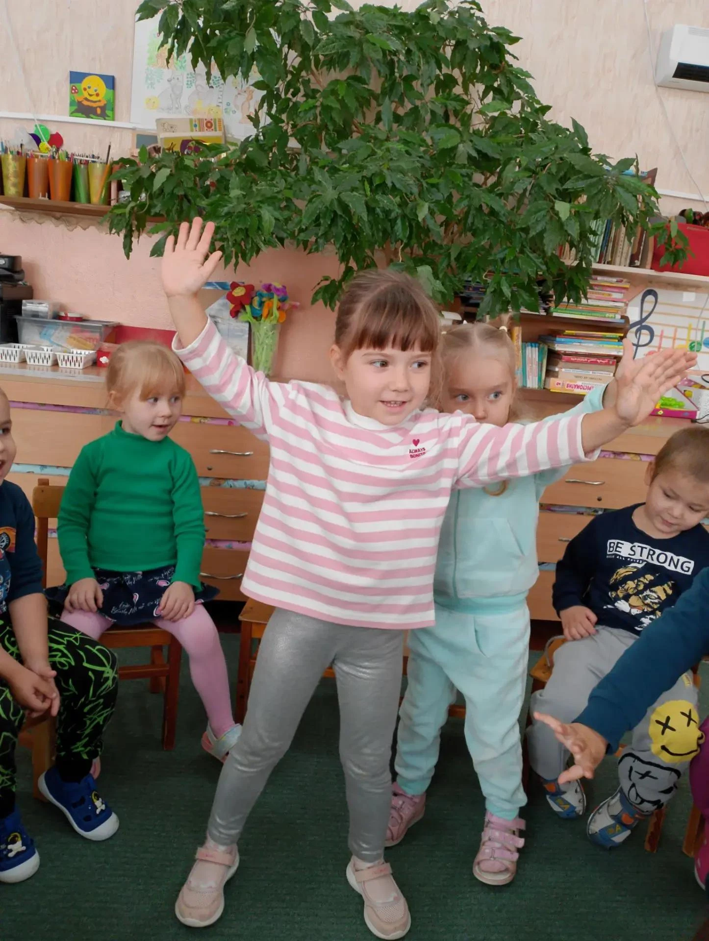 «Мостик дружбы» — это не отдельное занятие, а метафора и сюжетный ход, который часто ис...