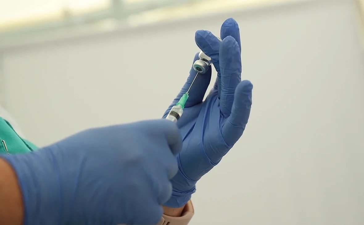 ПЕРВЫЙ ПАЦИЕНТ ПОЛУЧИЛ ВАКЦИНУ ОТ РАКА 💉😷

Российский препарат от рака кожи проходит испытания на 