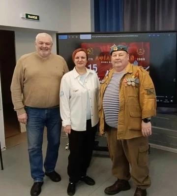 Мы помним! 🔥  Вчера в гимназии состоялась Классная встреча с человеком, чьи истории заставляют задум
