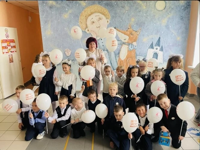 🍁 День знаний наши 1 «А» и 7 «А» классы встретили по-настоящему добрым делом. Ребята, ...