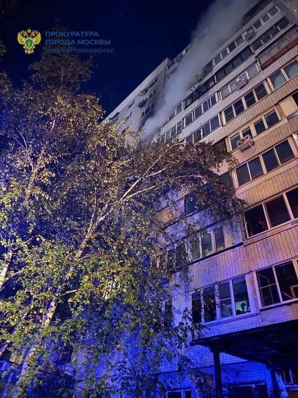 Женщина выпрыгнула из окна и разбилась, спасаясь от пожара в Москве.