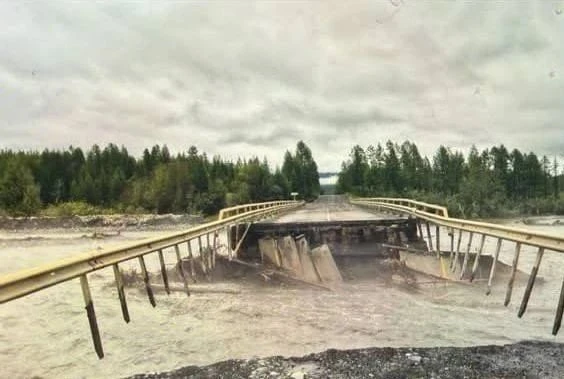 ❗️500 км трассы закрыто: сильнейший оползень накрыл дорогу в Якутии