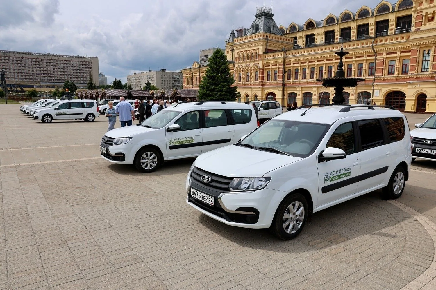 Новые автомобили для работы мобильных бригад передали Ресурсному центру «Дети в семье» ...