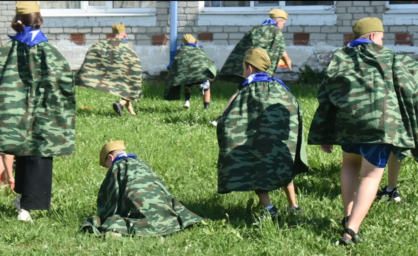 🇷🇺 Сегодняшний день в лагере Здравушка  Щетковской школы прошел под особым названием — «Служи Отеч