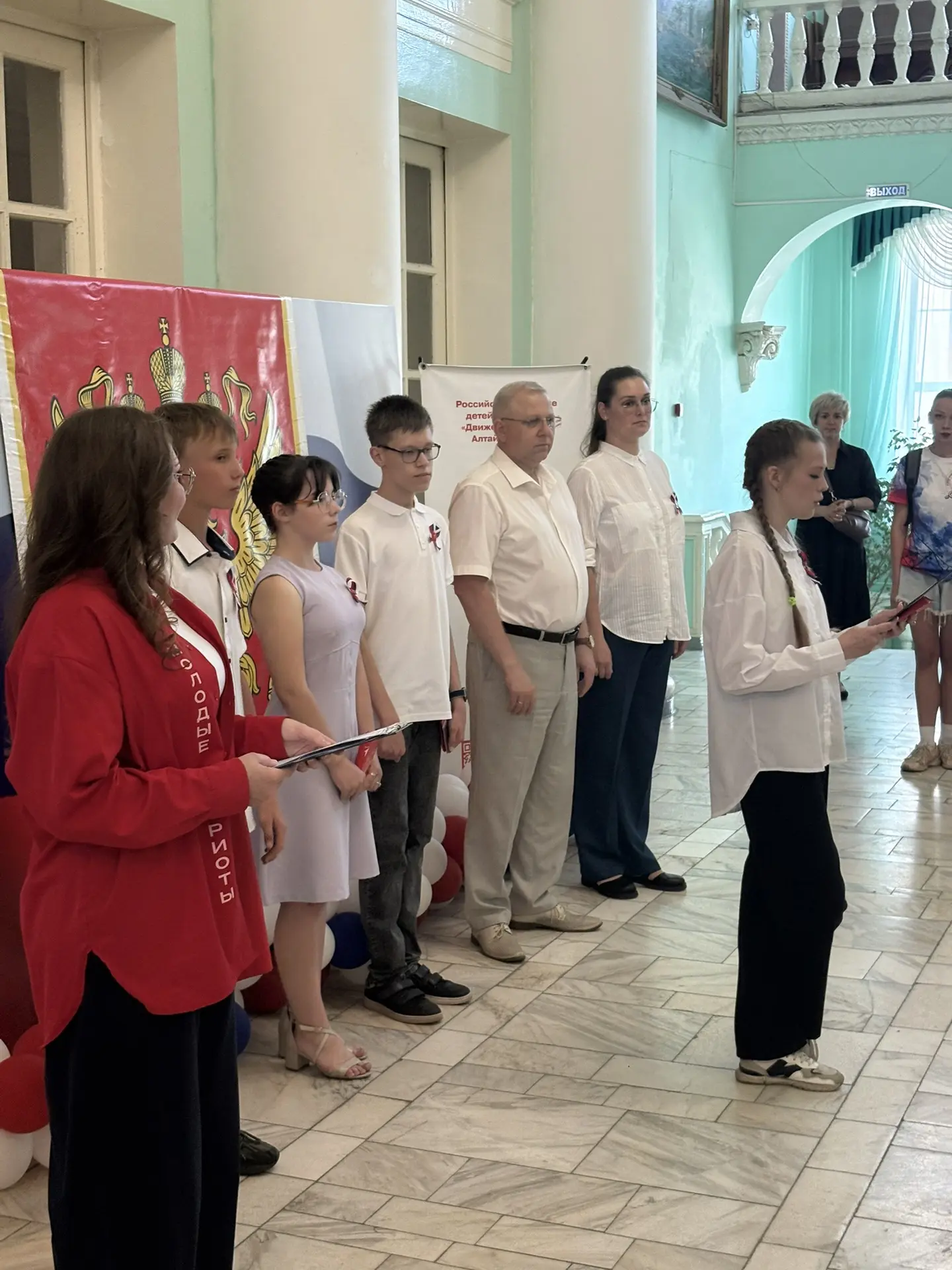 Родиной горжусь 🇷🇺

В Городском Дворце культуры прошла торжественная церемония «Мы — граждане Росс