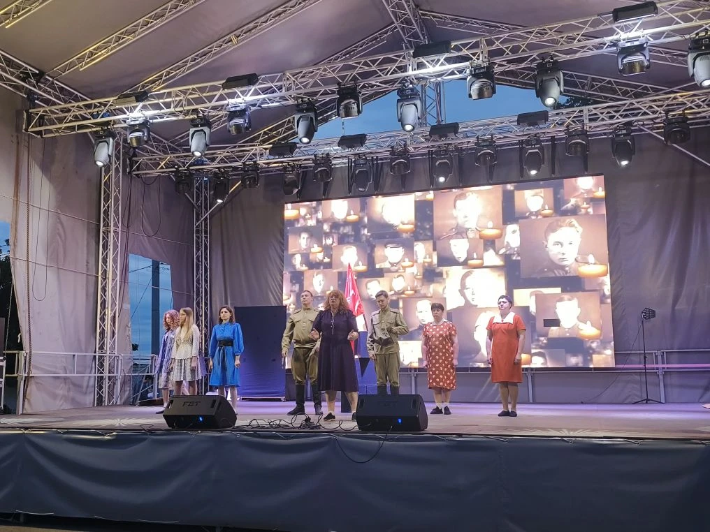 В военно-патриотическом центре «Армата» города Новый Оскол состоялся показ спектакля «М...
