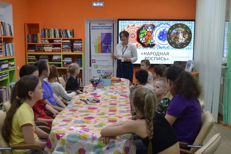 16 июня 2026 года в рамках проекта «БиблиоЛето» мы провели творческую мастерскую «Народная роспись»,
