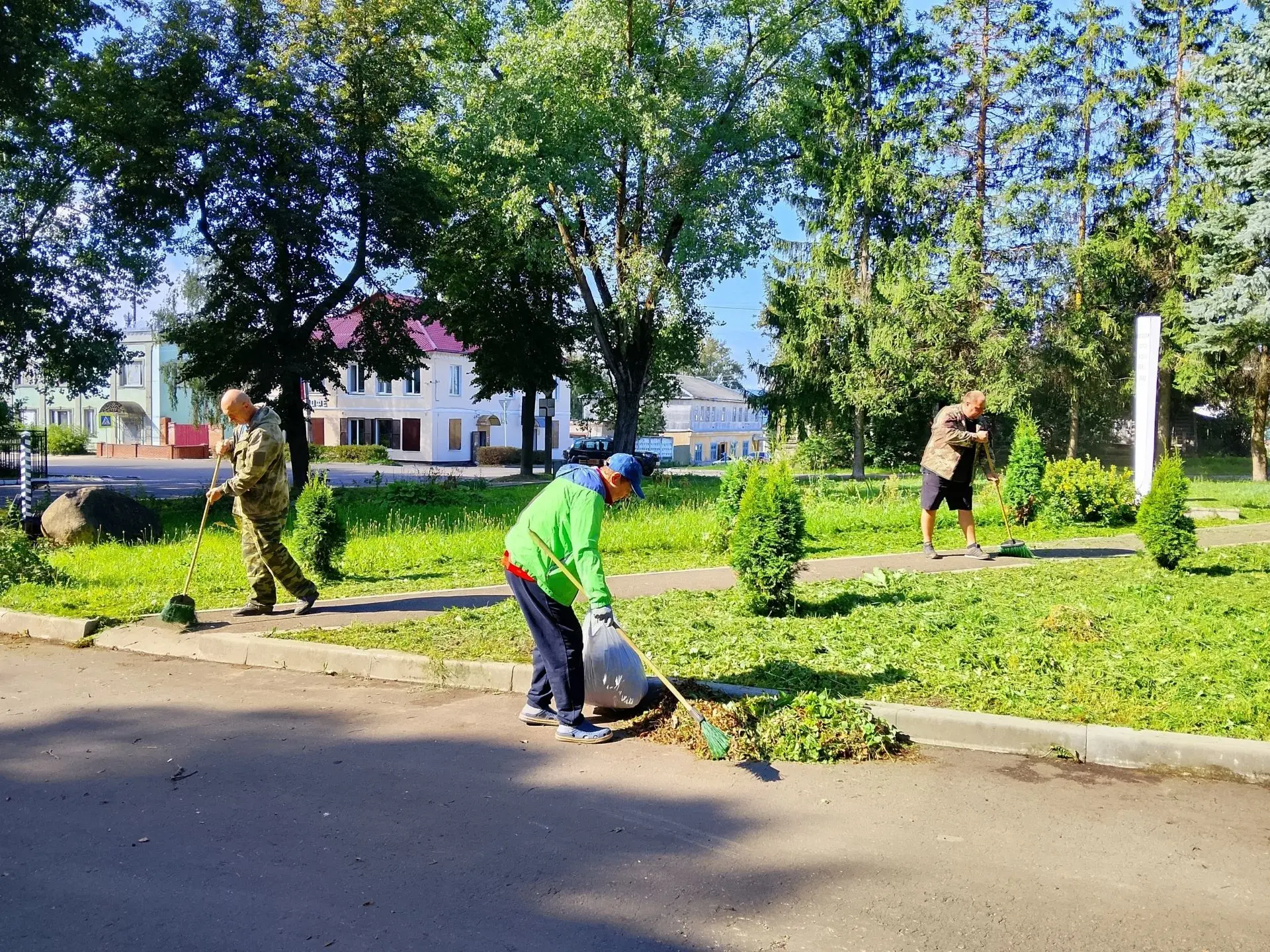 Чистота начинается с нас! Сегодня наш коллектив спортивной школы вышел на субботник у с...