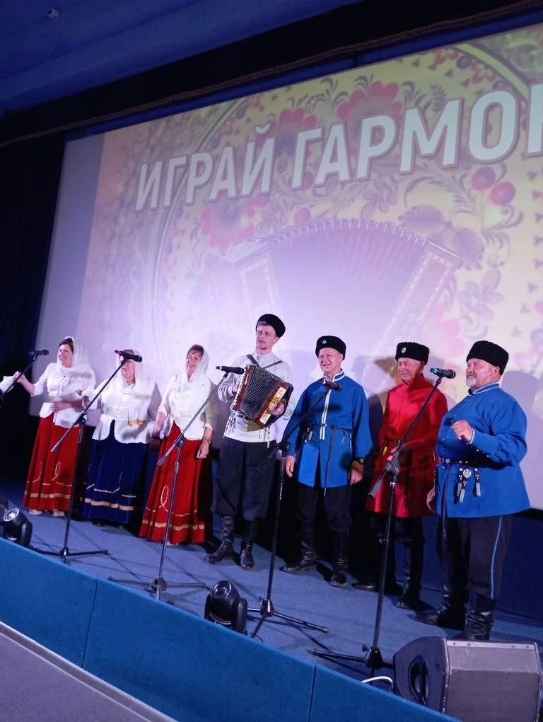 Сегодня в ДК города Изобильного состоялся 12-й окружной фестиваль "Играй гармонь"