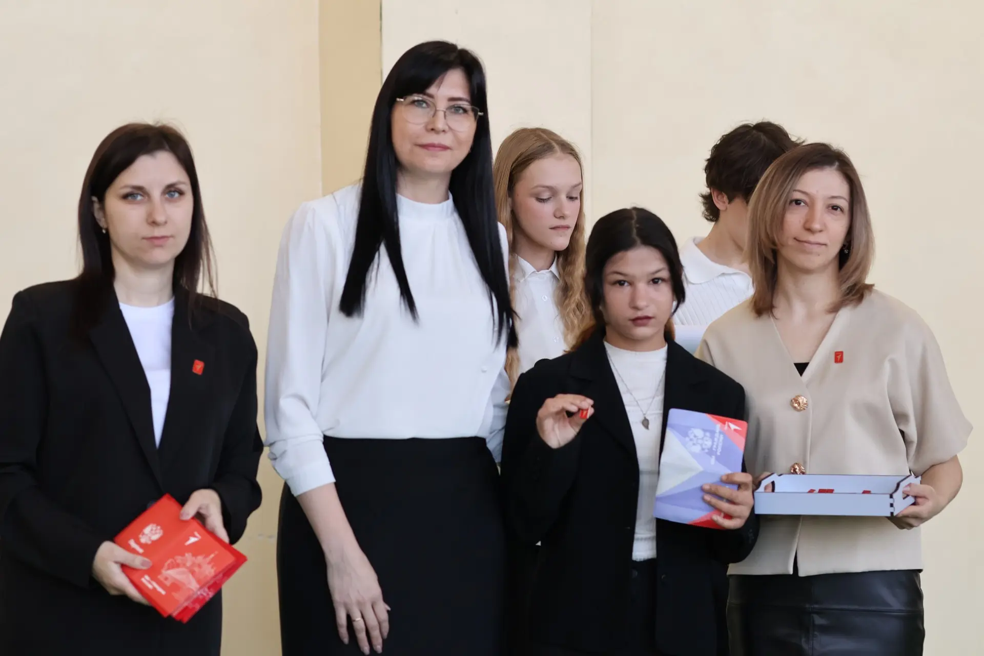 Сегодня в Казанской школе состоялась торжественная линейка, посвящённая 65-летию первог...