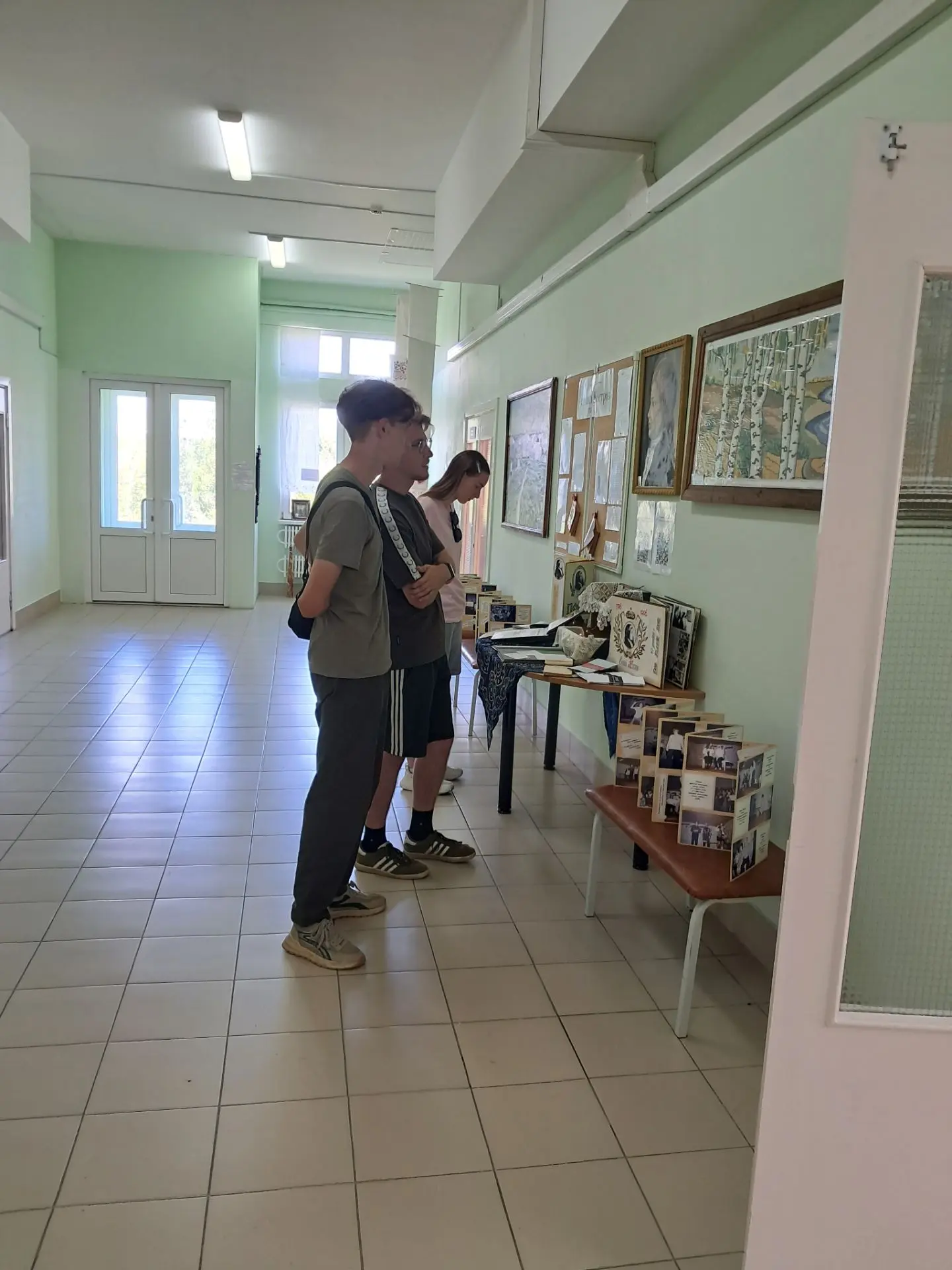 В  школьном музее истории Синегорского края прошла презентация  выставки «Синегорье.Окн...