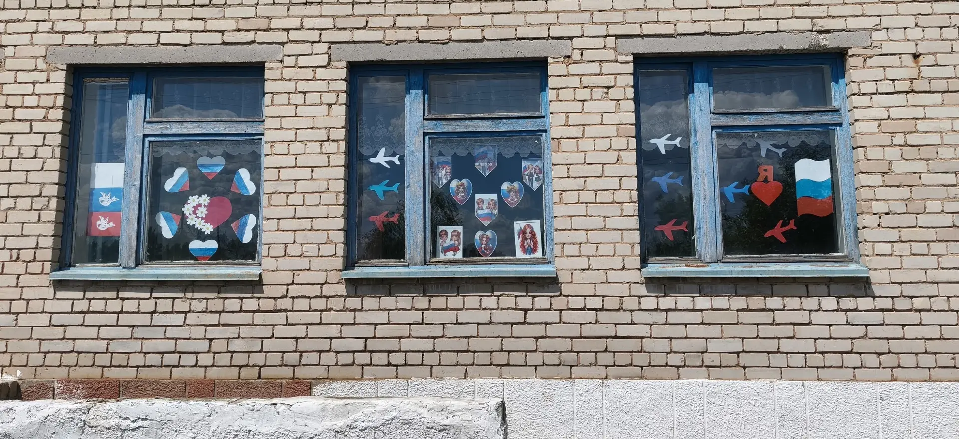 Коллектив детского сада «Василёк» с гордостью принял участие во Всероссийском патриотическом флешмоб