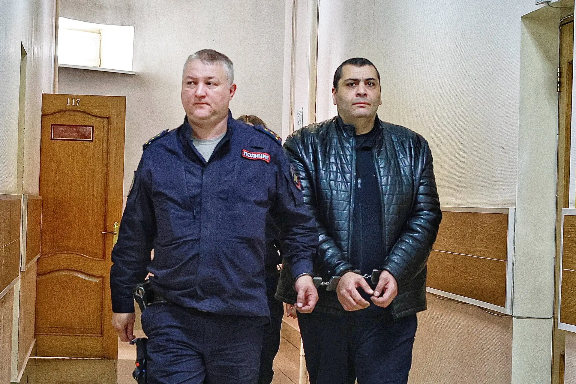 Суд на полгода оставил под стражей обвиняемого в убийстве и  покушении на убийство вось...