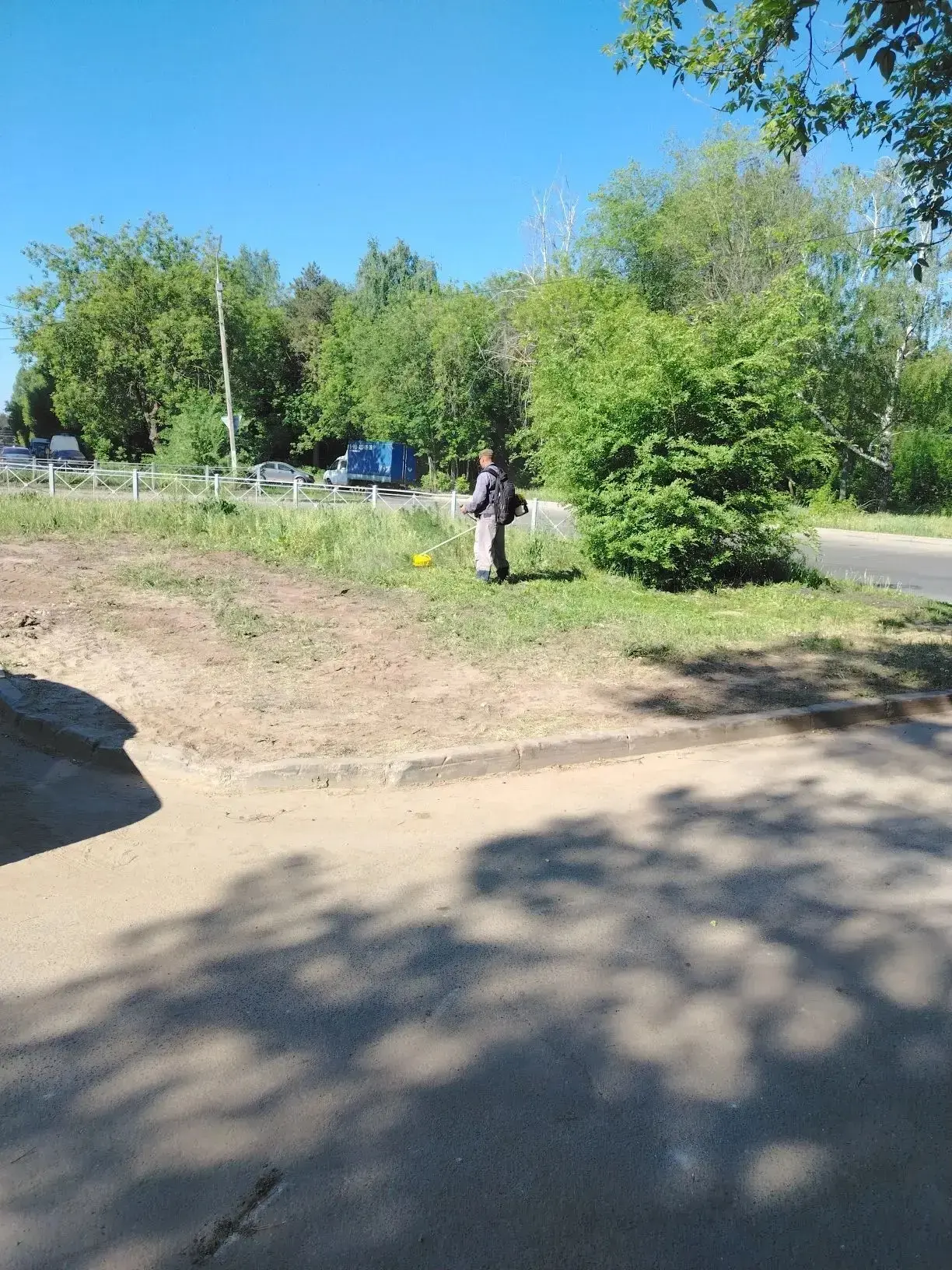 Сделаем улицы Доброго Советского чище 🌿👏🏻  Наши подрядные организации продолжают следить за чистотой