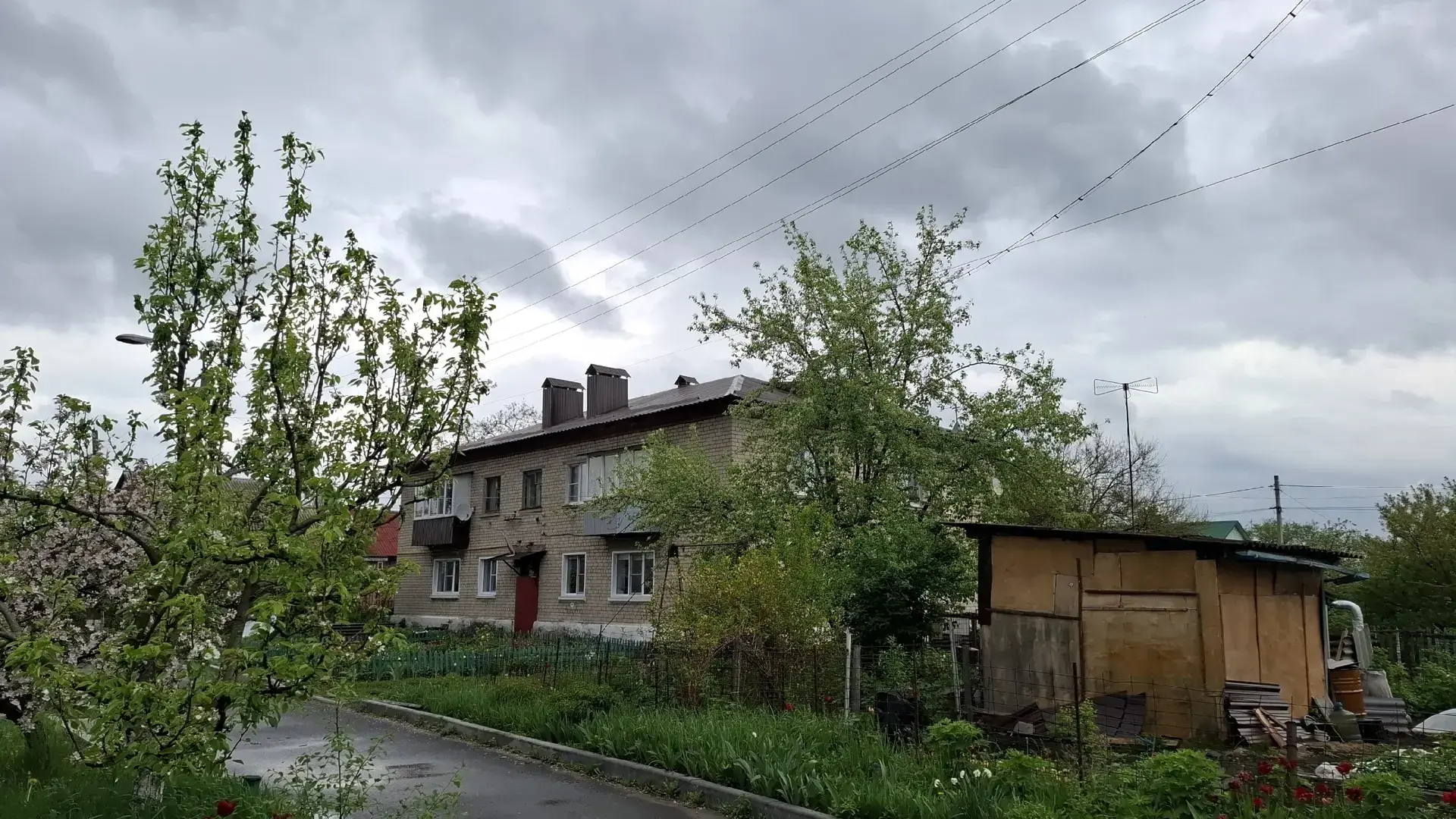 🏫Подрядная организация завершила капитальный ремонт крыши многоквартирного дома по адр...