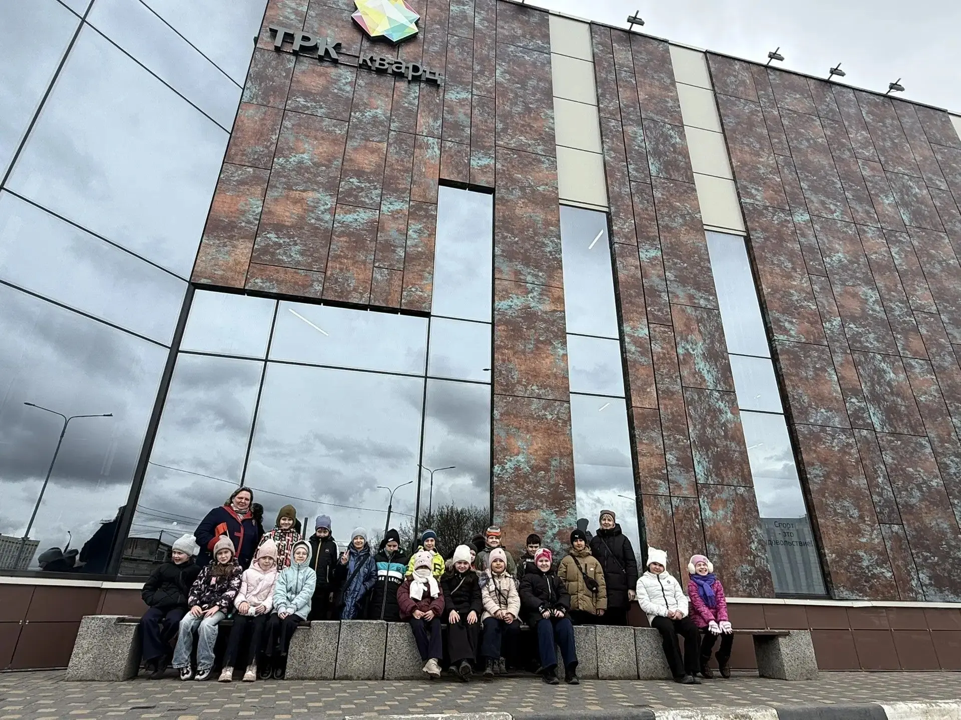 29.04 ученики МБОУ "Лицей Климовска" посетили киноурок "Артек. Космические приключения": киноурок о 