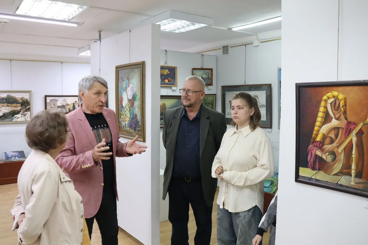 В выставочном зале Центра истории и культуры НГГТИ открылась новая выставка картин «Энергия искусств