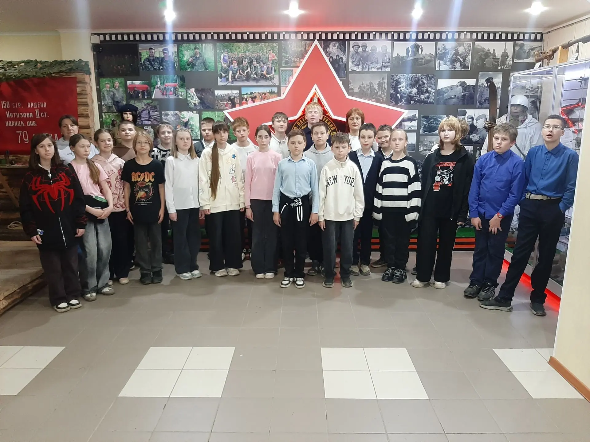 На этой неделе учащиеся 5А и 5Б классов посетили увлекательную экскурсию  военно‑патрио...