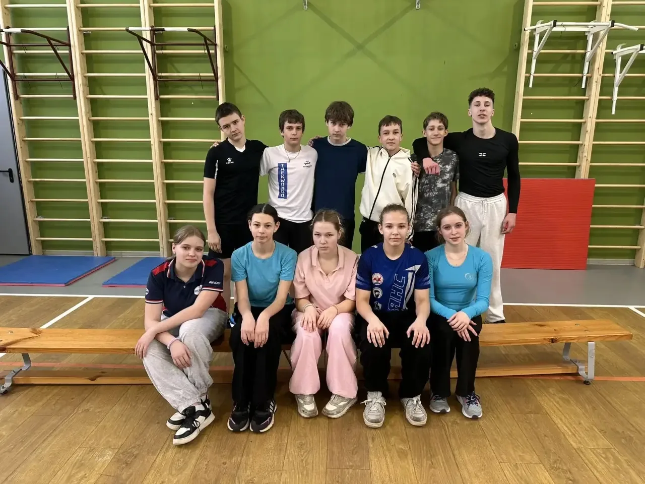 🏃‍♂️ «Президентские состязания»: наши гимназисты в борьбе за победу! 🏆  Учащиеся 8 «Б» и 10 «А» клас
