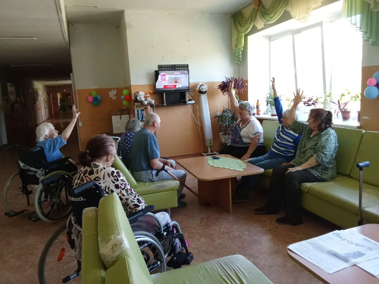 👍Творчество, зарядка и радость каждый день!  🏡💫В Батуринском доме-интернате для престарелых и инвали
