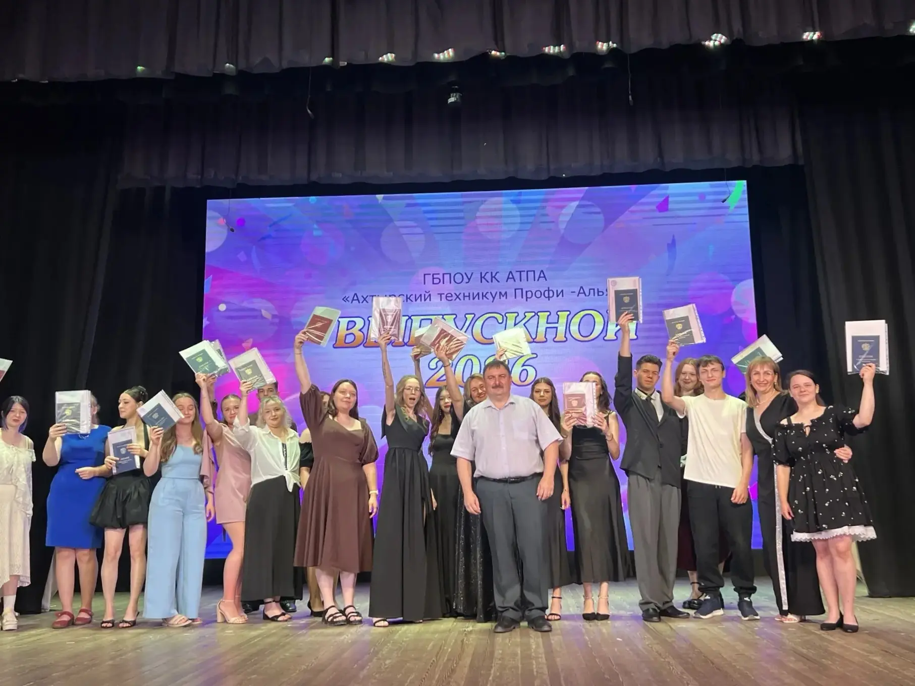 🎓 ВЫПУСК 2026(Абинская территория)

Позади экзамены, практика и бессонные ночи, а впереди — большая