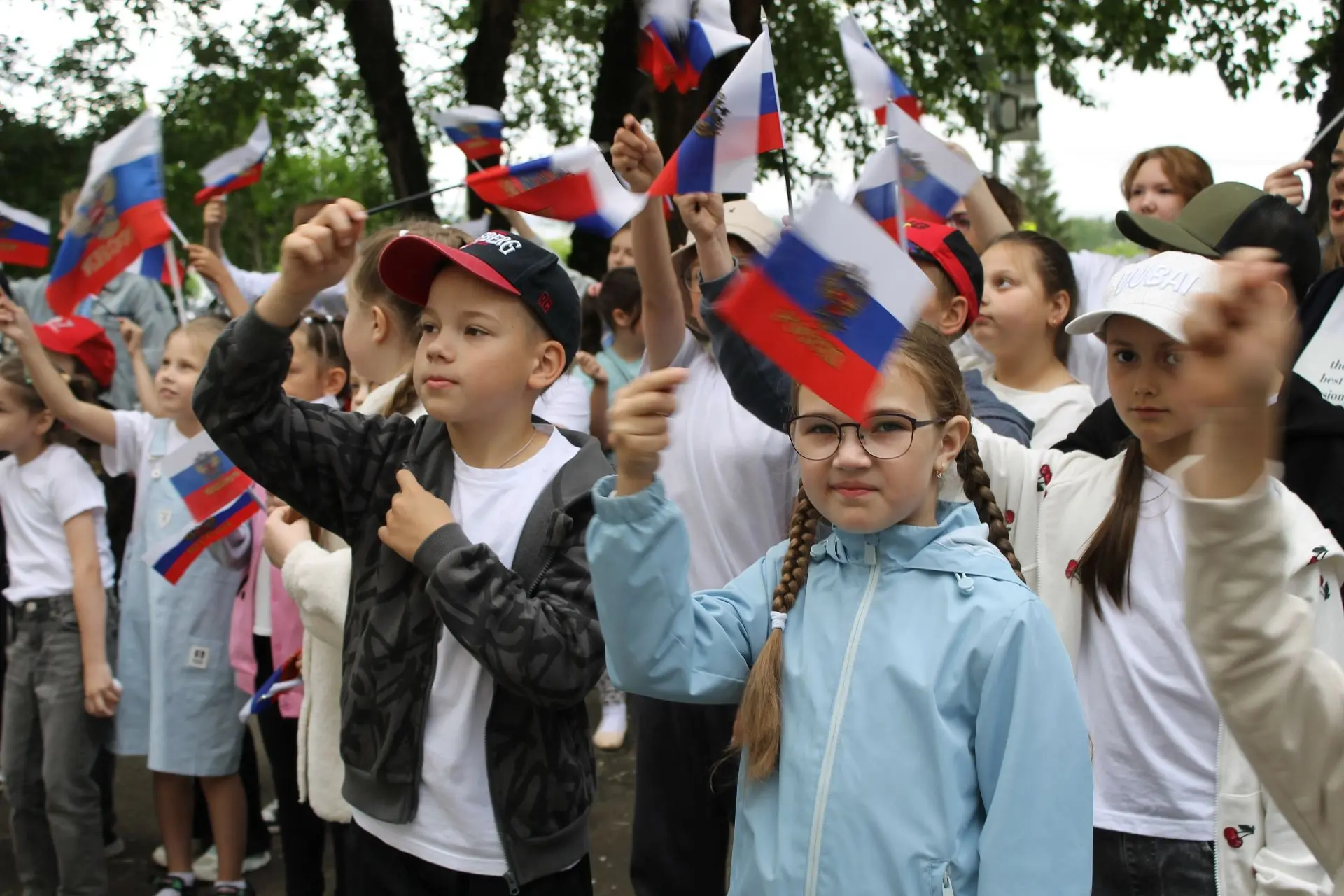 Это моя Россия! 🇷🇺

Второй день на острове Единстве начался с праздничной линейки, посвященной Дню