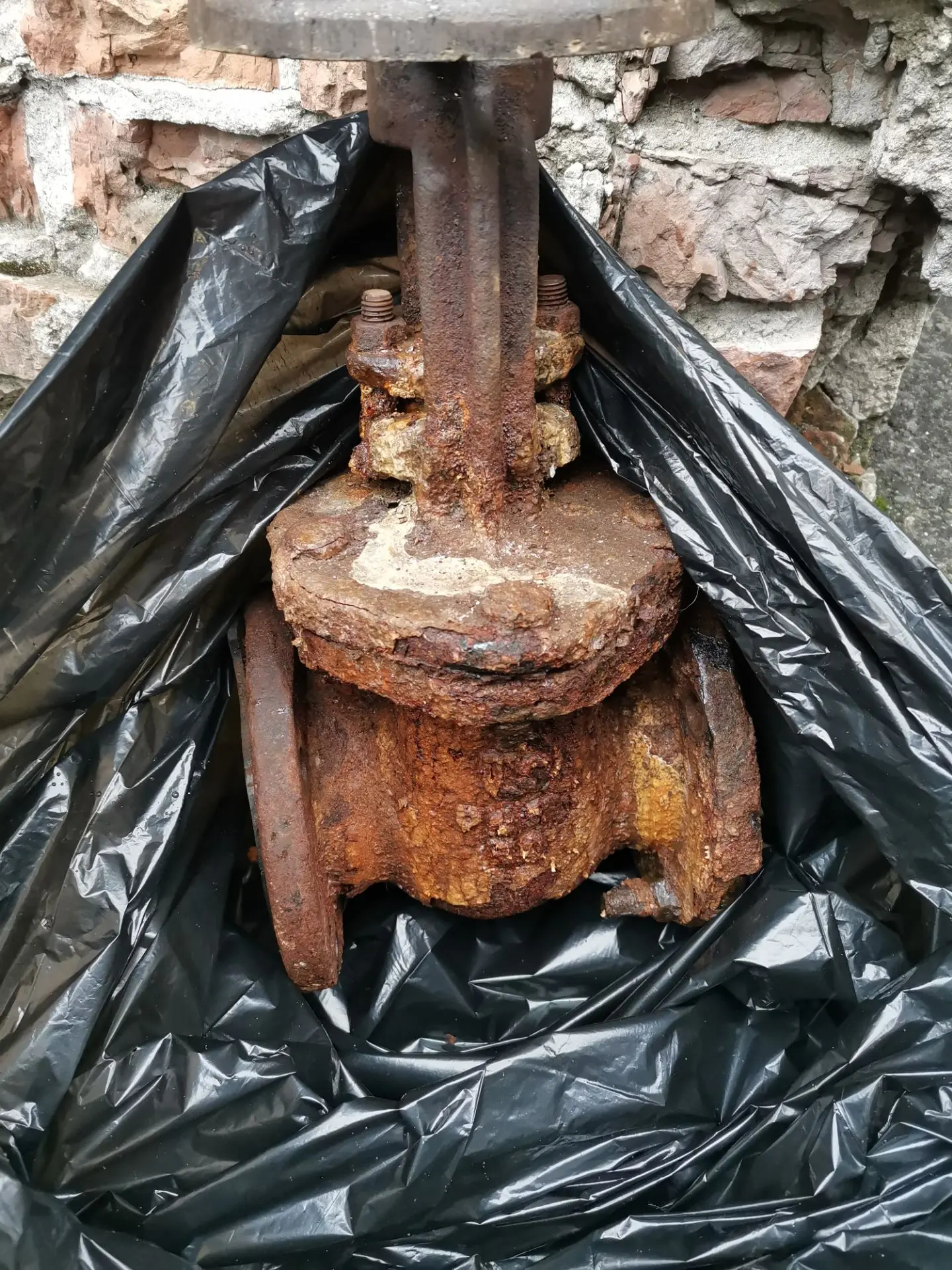 Кирова 4. В рамках подготовки дома к отопительному периоду произведена замена 2  запорн...