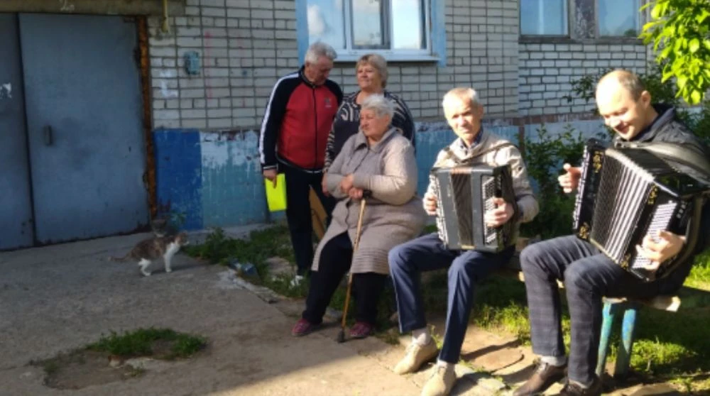🎶🌳Задорные песни и улыбки на лицах! Так прошла музыкальная программа «Хорошие соседи ...