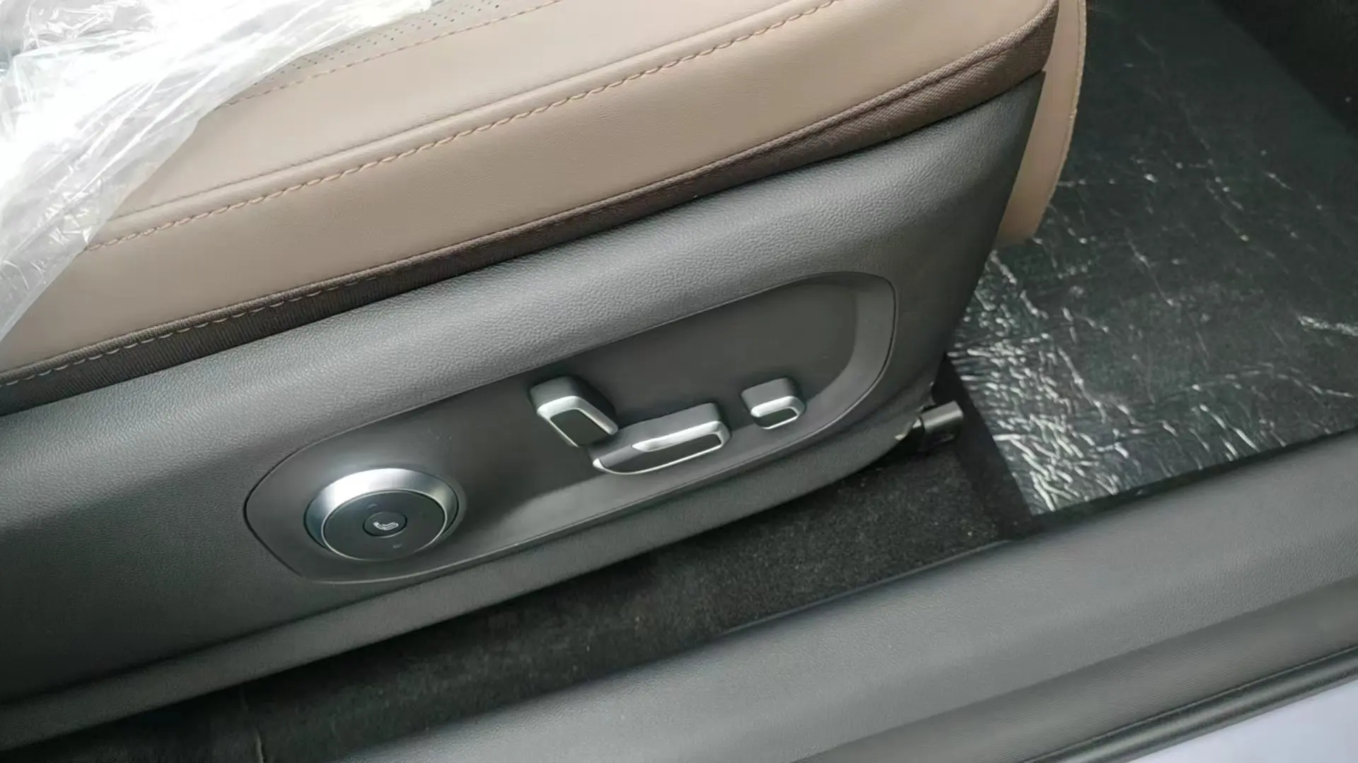 ЗАБРАЛИ С ЗАВОДА CHERRY TIGGO 7L ДЛЯ НАШЕГО КЛИЕНТА МАКСИМА ИЗ ТОМСКА, ИЗГОТОВЛЕННОГО Н...