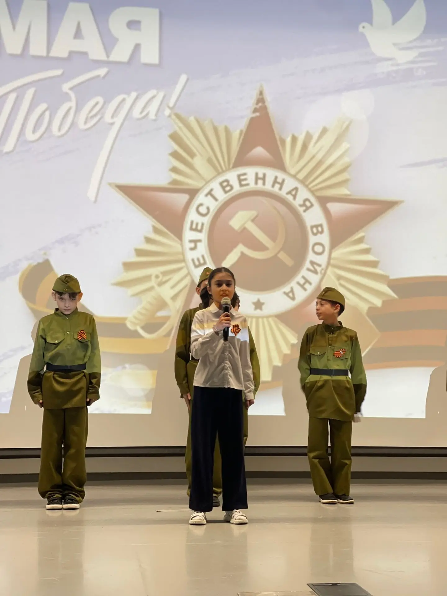 Маленькие актёры — большая история: как прошла инсценировка военной песни в начальной школе  Вчера в
