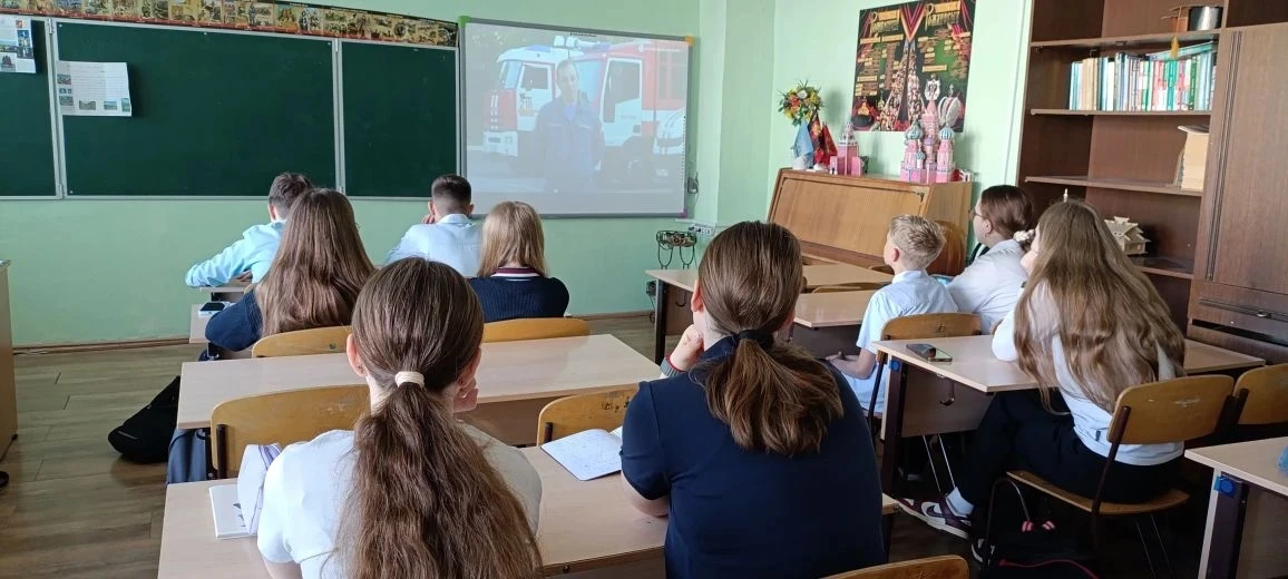 Пожарная безопасность в школе: учимся защищать себя правильно! В рамках недели безопасности прошли к