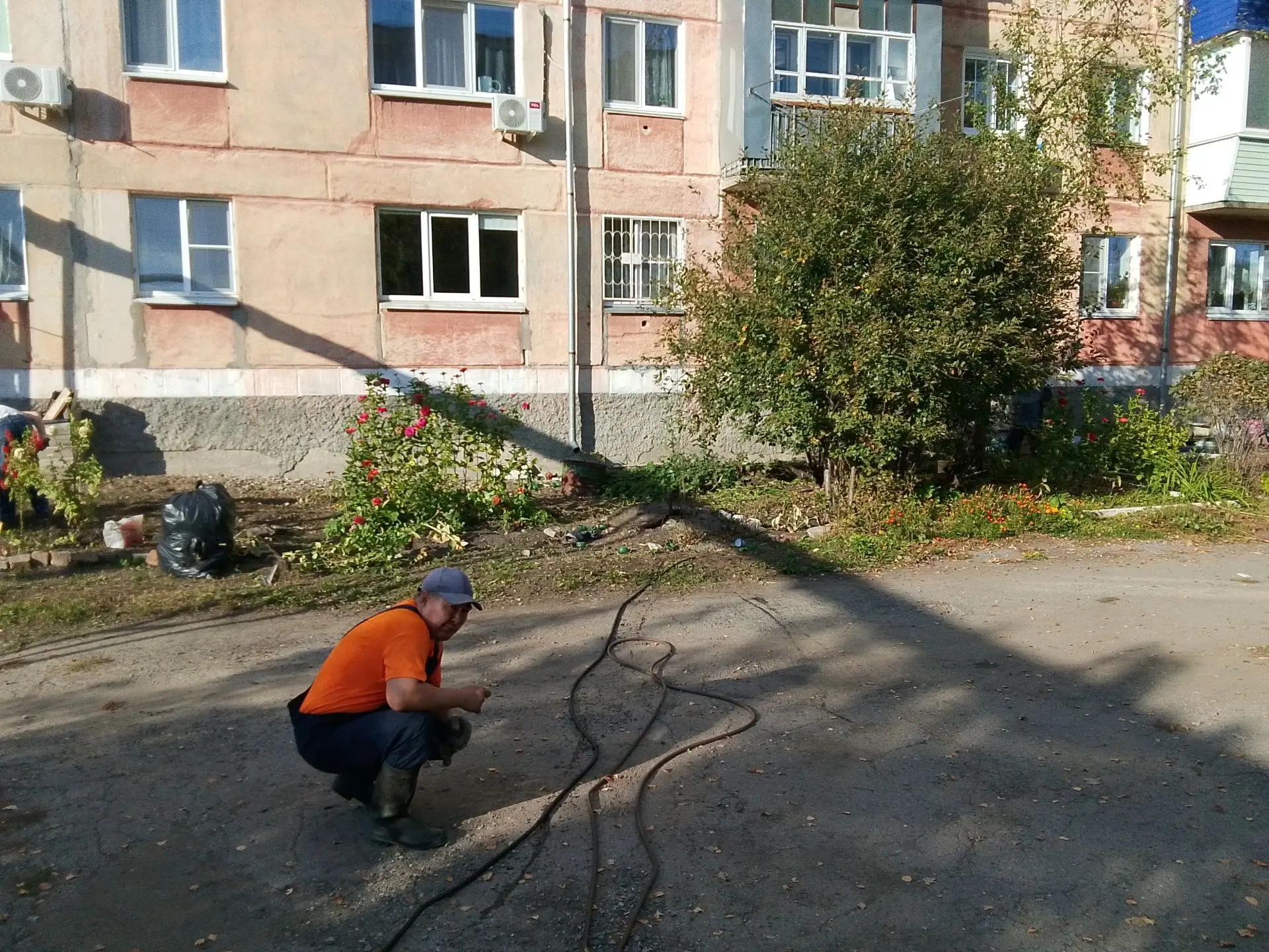 Февральскую 42, чистим 5 подъезд, прочистили 6-7