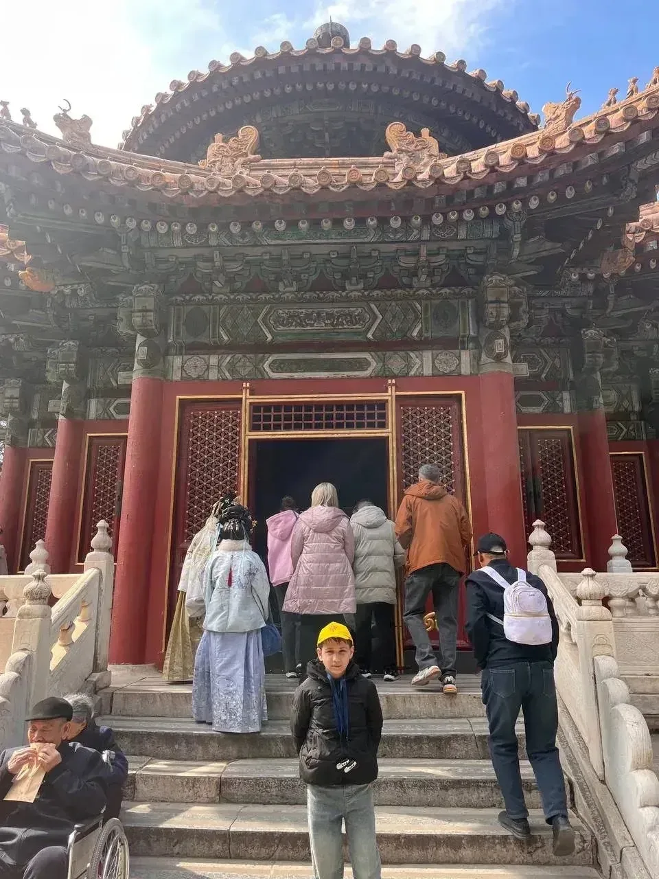 Гордимся успехами лицеистов в Пекине.  📍C 18 по 24 марта ученик 7я класса Яковлев Евгений с сестрой 