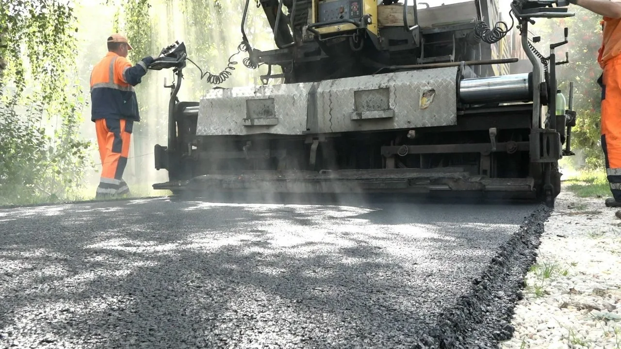 За ночь городские дорожные службы заменили покрытие на участке ВЛШ
