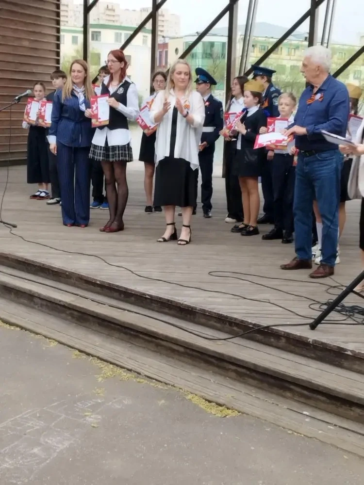 НАШИ #ДеньПобеды #ЧтенияПобеды #ГордостьШколы  Сегодня в городском парке «Фабричный пруд» обучающиес