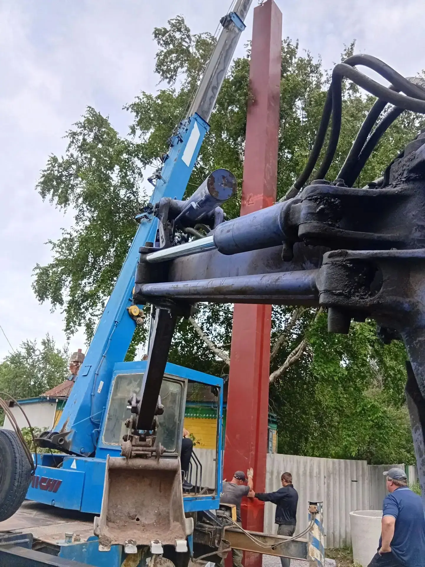 Колодец на Жукова в Камень-Рыболове преображается
 
На месте сделали планировку территории, выкорчев